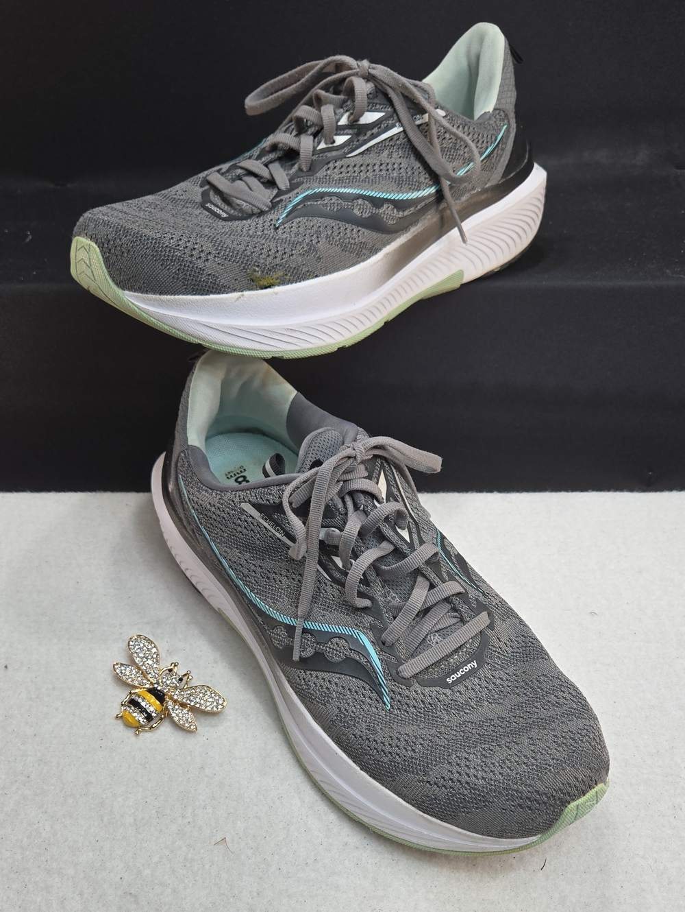 Saucony Women's Echelon 9 in the Charcoal/Ice colorway